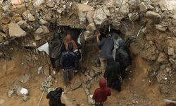 Gazze'yi şiddetli fırtına vurdu: 27 bin ailenin çadırı yıkıldı