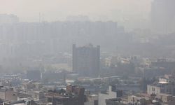 İran'ın başkenti Tahran'da hava kirliliği nedeniyle futbol müsabakaları ertelendi