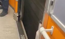Kapısı arızalanan metrodaki tehlikeli yolculuk kameralara yansıdı