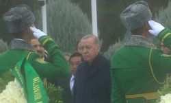 Erdoğan, Aşkabat'ta Tarafsızlık Anıtı'na çelenk koyma törenine katıldı