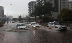 Antalya'da yağış hayatı olumsuz etkiliyor