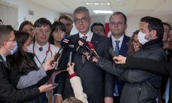 Bakan Kemal Memişoğlu, İstanbul'da yeni yılın ilk bebeklerini ve çocuk hastaları ziyaret etti