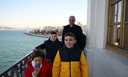 Bakan Ersoy, kardan 'Kız Kulesi' yapan çocukları İstanbul'da ağırladı