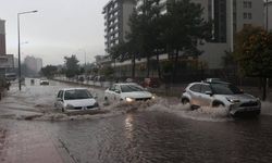 Antalya'da yollar göle döndü