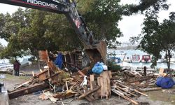 Muğla'da kaçak yapılar yıkıldı