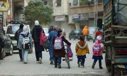 Suriye'de YPG işgalindeki Aynularab ilçesinde açılan insani koridordan sivillerin geçişi başladı