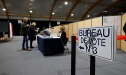 Fransa çalkalanıyor: Hükümet yolcu, seçim kapıda!