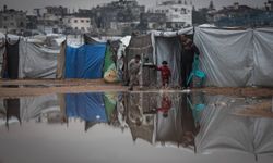 Gazze'de insani kriz devam ediyor: Çadırlar sular altında kaldı