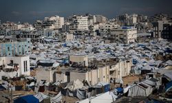 Gazze'de yerel radyolar enkaz altından yeniden yayınlarına başladı