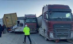 Hatay'da 11 araç birbirine girdi: 11 yaralı