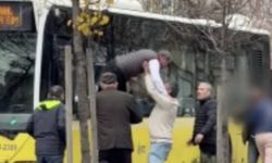 İstanbul'da İETT şoförü kavga için otobüs camından atladı