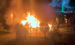 Avcılar'da park halindeki İETT yandı