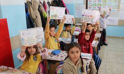 Okullarda karne heyecanı! Milyonlarca öğrenci için tatil başlıyor