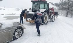 Sakarya'da yoğun kar: Mahsur kalan 15 araç kurtarıldı