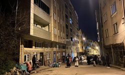 Çatlaklar korkuttu, 7 katlı bina boşaltıldı