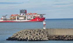 Türkiye'nin sondaj gemisi 'Yıldırım' Filyos Limanı'nda