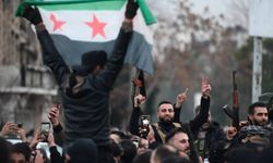 YPG'li teröristlere Halep'te Bozkurt işareti