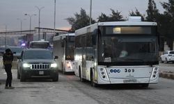 Halep'teki teröristler otobüslerle Tabka'ya gönderildi