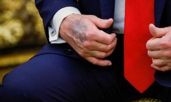 Görüntüsü gündem olmuştu! Trump elindeki morlukların nedenini açıkladı