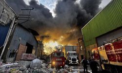 Mersin'de geri dönüşüm fabrikasında yangın