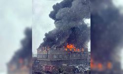 İstanbul'da fabrika yangını: Gökyüzü siyaha büründü