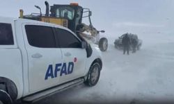 Ardahan’da tipi ulaşımı durdurdu