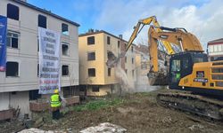 Büyükçekmece'de deprem açısından 'yüksek riskli' 2 bina yıkıldı
