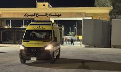 Filistin Kızılayı: Refah Sınır Kapısı'ndan 15 hasta ve 31 refakatçi Mısır'a tahliye edildi