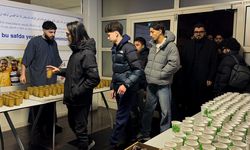 Hollanda'da 1000 genç sabah namazında bir araya geldi