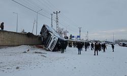 Ağrı'da otobüs devrildi: 16 yaralı