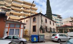 Yunanistan'da çirkin provokasyon: Cami duvarına haç çizildi