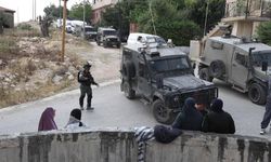 İşgalci İsrail cuma öncesi Kudüs kapılarını kapattı