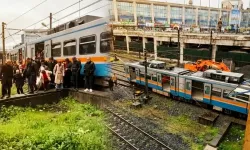 Esenler'de metro raydan çıktı! Yolcular tahliye edildi