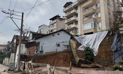 Kocaeli'de istinat duvarı yıkıldı