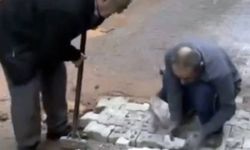 İzmirliler isyanda! Vatandaş küreği kaptı, yolu kendi yaptı