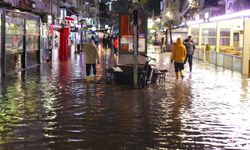 İzmir'de sağanak yağış afete döndü