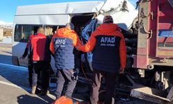 Kayseri'de okul servisinin tırla çarpıştı: 1 ölü, 7 yaralı