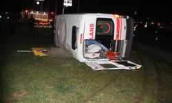 Ambulans ile otomobil çarpıştı: 5 yaralı