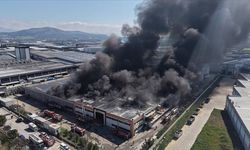 Manisa'da şekerleme fabrikasında yangın