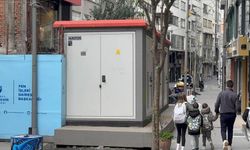 İBB Şişli'de trafoyu yola taşıdı!