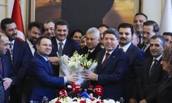 Bakanlıklarda bayrak değişimi