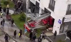 Büyükçekmece’de vinç binaya girdi