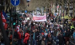 Almanya'da ırkçılık karşıtı gösteri düzenlendi
