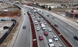 Bayram tatilinden dönenler Kırıkkale'de trafik yoğunluğu oluşturdu
