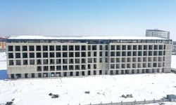 Sismik izolatörlerin kullanıldığı 270 yataklı hastanede sona doğru