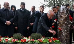 Bahçeli, Alparslan Türkeş'in kabrini ziyaret etti