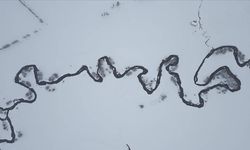 Bayburt'ta menderesler karla kaplandı