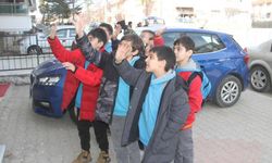 Miniklerin 'iyilik timi' iş başında: Harçlıklar akülü araca dönüştü