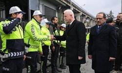 İstanbul Valisi Gül, polis denetim noktasını ziyaret etti