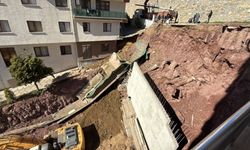 Kocaeli'de istinat duvarı çöktü